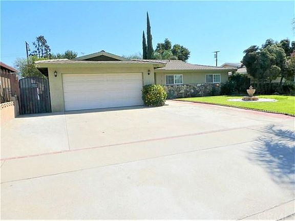 4th image of 9803 Tamarind Ave