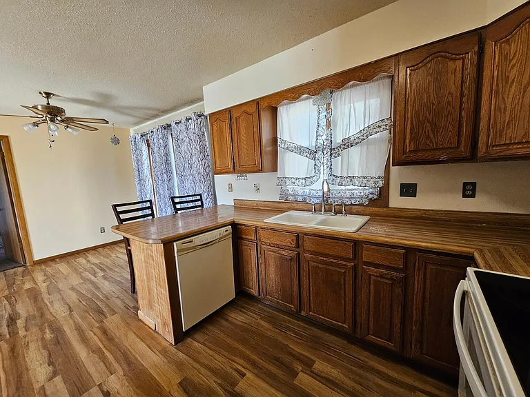 408 Pine St — Photo 13