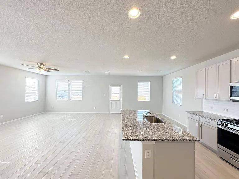 163 Haywood Mnr — Photo 10