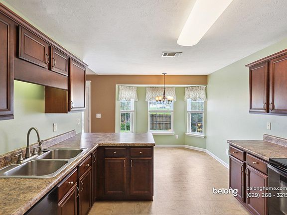 4th image of 404 Birdstone Dr
