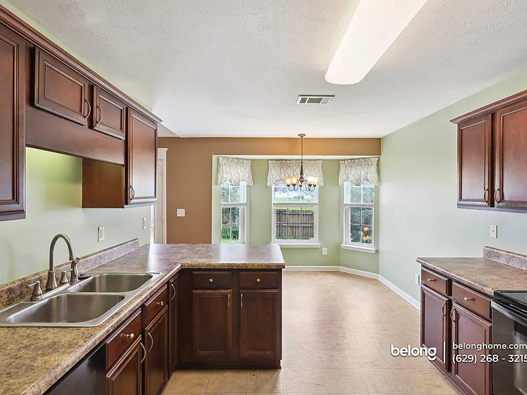 404 Birdstone Dr — Photo 4