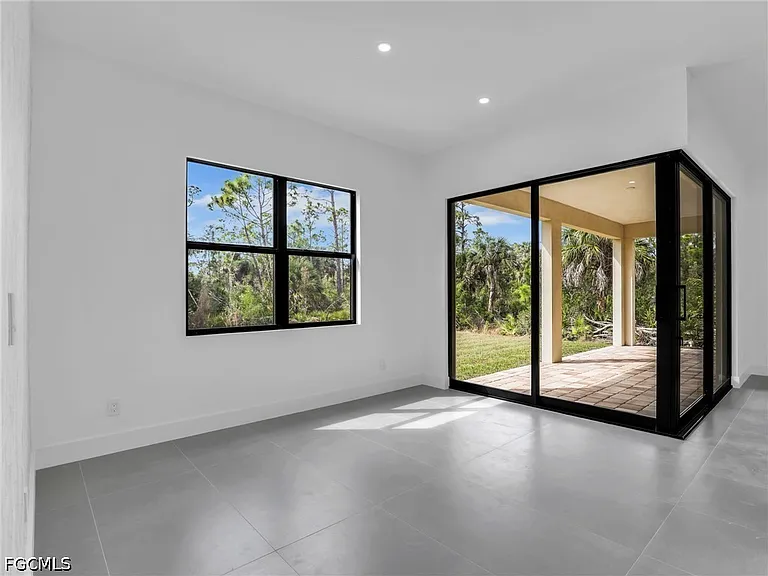 11153 Carnegie Ave — Photo 13