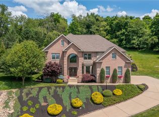 17 Kingswood Ct, Washington, PA 15301