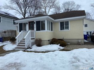 4 McKendry Ct, Norwalk, CT 06853