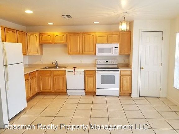 3rd image of 213/215 Homer Ave S Unit 8
