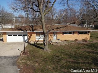 320 S Pine St, Chatham, IL 62629