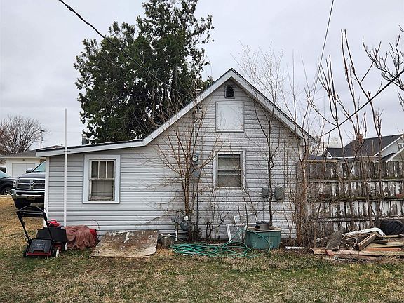 4th image of 411 E 15th St