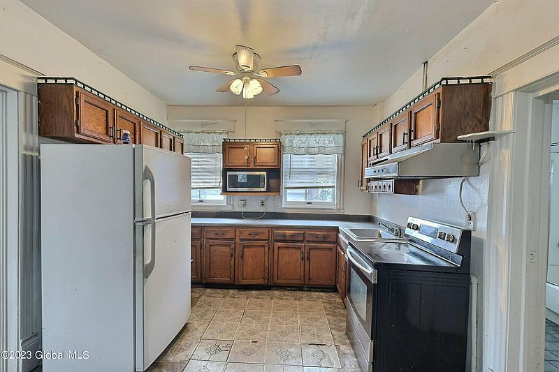 5th image of 284 2nd Avenue