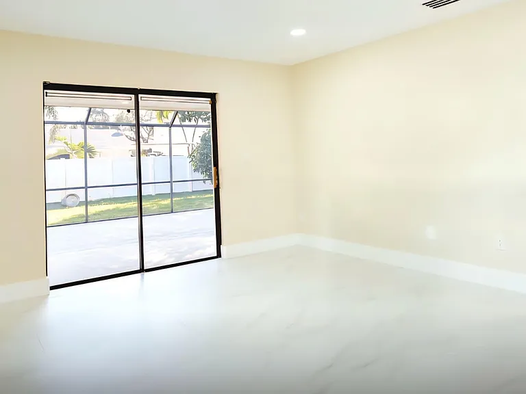 11516 SW 54th St — Photo 33