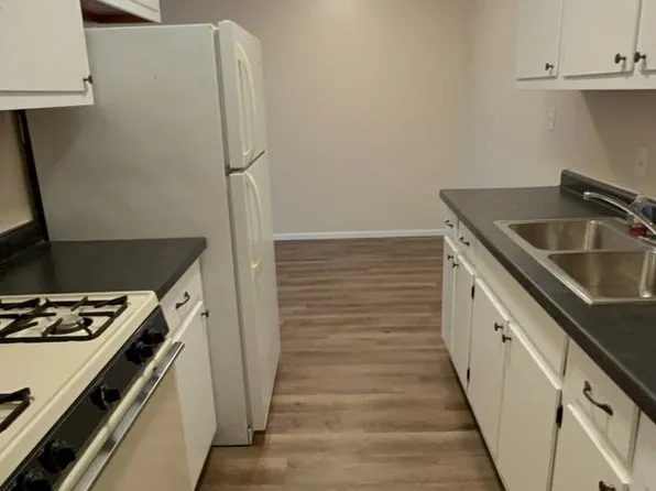 South River Apartments (1005), 1005 S East St #202, Appleton, WI 54915