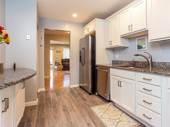 2nd image of 45 Bayberry Dr APT 1