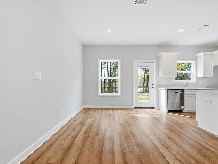 2588 Kingston Rd — Photo 7