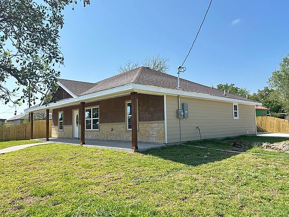 2nd image of 901 Paredes St