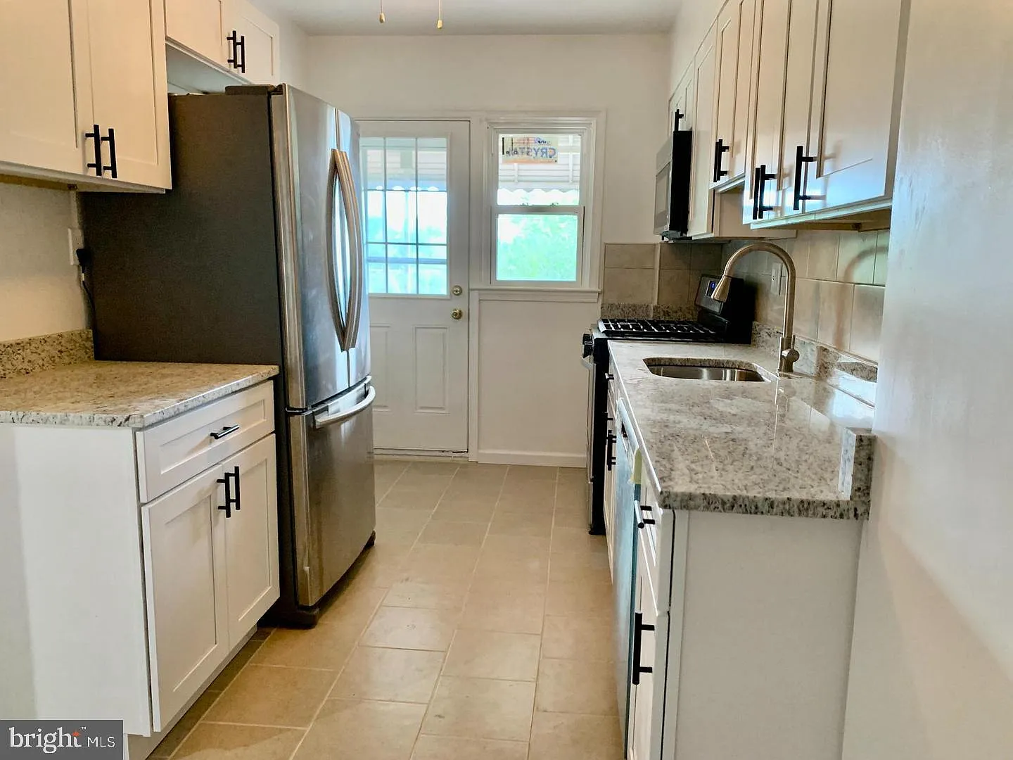 4 bed, 2.0 bath, 1824 sqft, $2,200 — Photo 4
