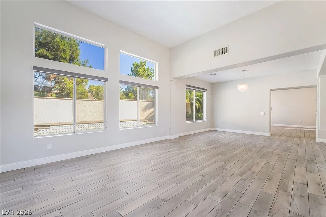 4 bed, 3.0 bath, 2534 sqft, $3,200 — Photo 3