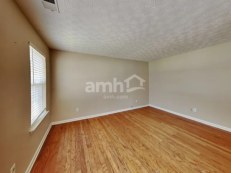 1626 Sparrow Wood Ln SW — Photo 8