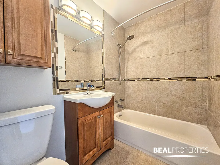 1344 N Dearborn — Photo 55
