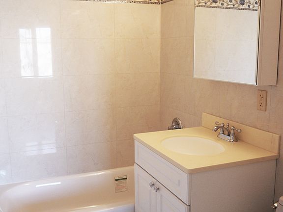 3rd image of 6506 Grand Central Pkwy APT 3A