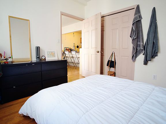 3rd image of 162 Orchard St APT 4B