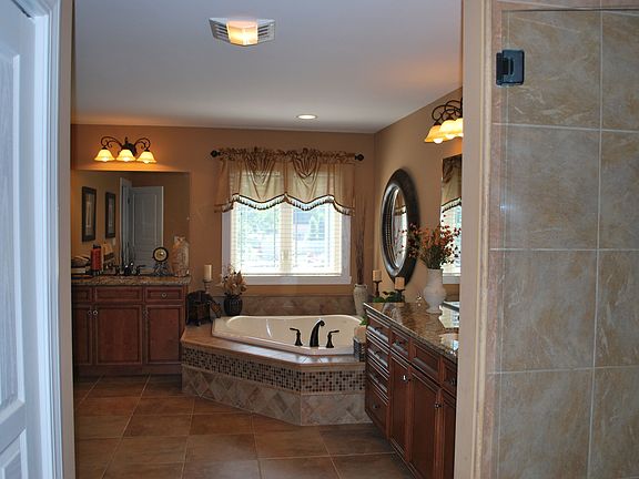 3rd image of 17 Stoney Heights Ct
