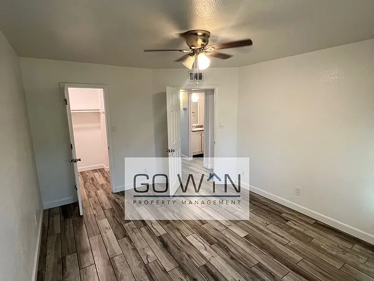 1727 W Mountain View Rd — Photo 12