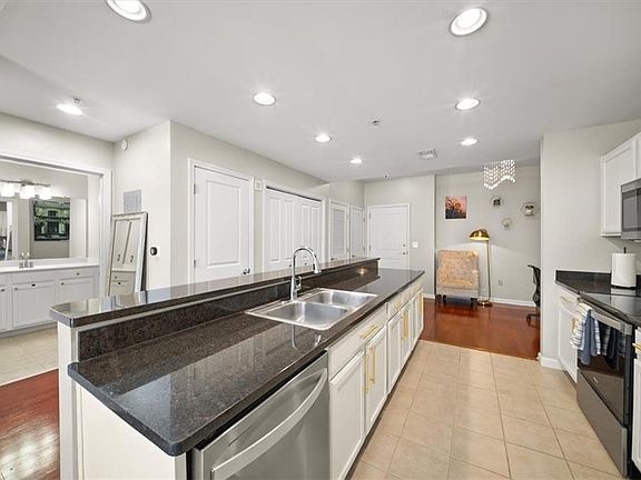 5th image of 3040 Peachtree Rd NW Unit 702