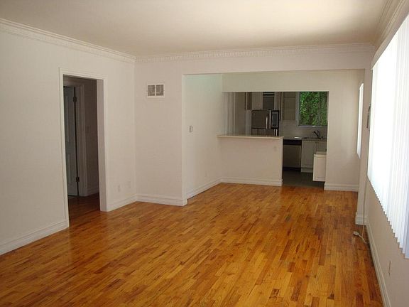 5th image of 1538 N Hayworth Ave APT 12