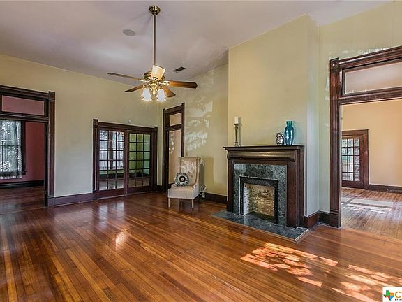 3rd image of 116 E 10th Ave