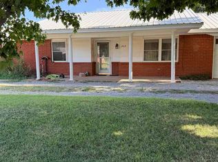 202 Maple St, Hennessey, OK 73742