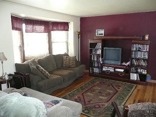 2nd image of 4939 S La Crosse Ave