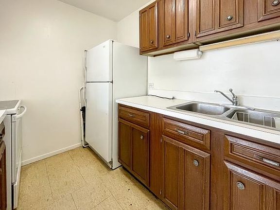 4th image of 4343 N Clarendon Ave APT 813
