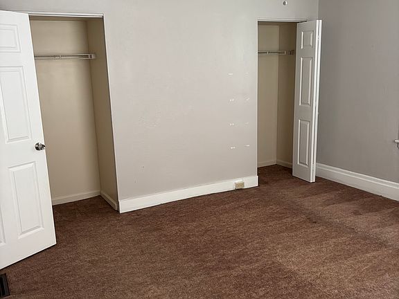 Main bedroom (2 closets)