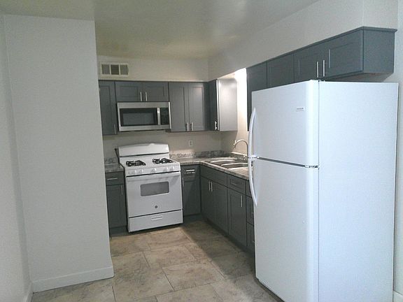 2nd image of 1114 E 9th St APT 26