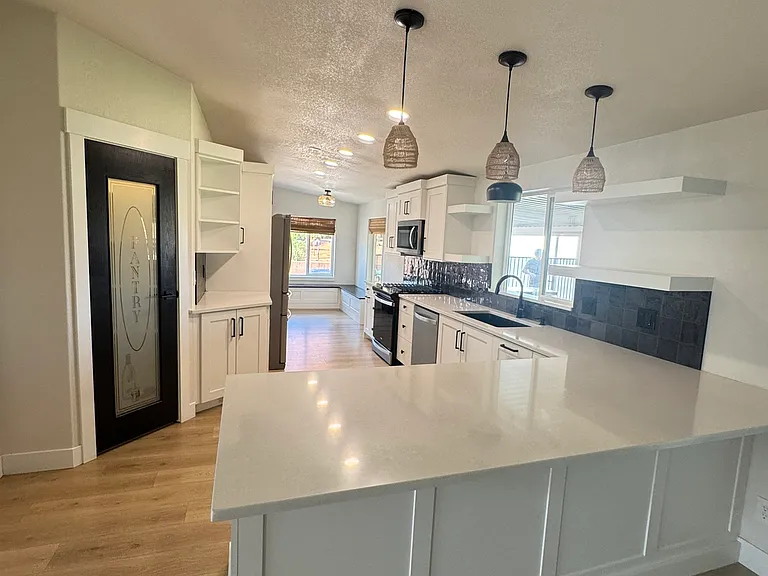 264 N 100 W — Photo 44
