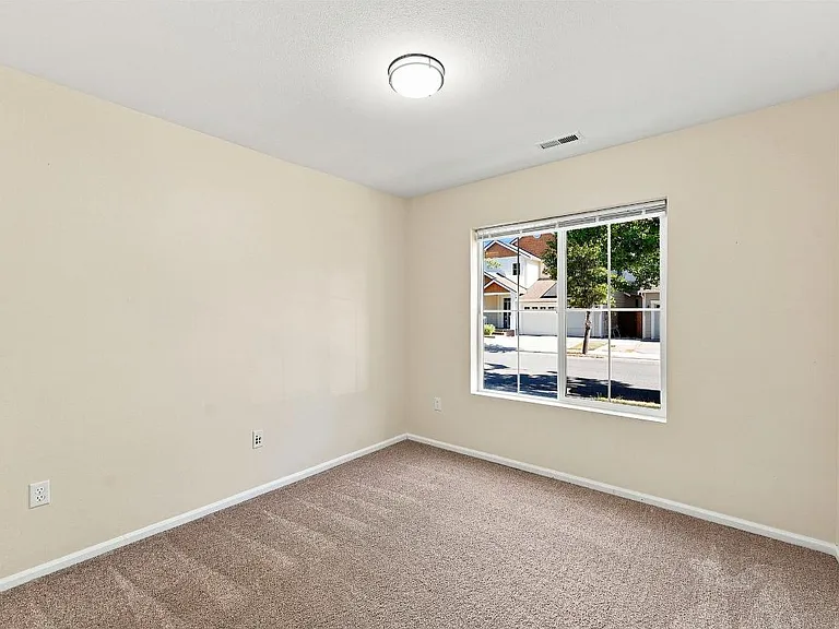 6038 Discovery St E — Photo 5