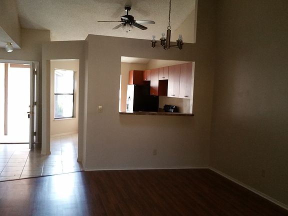 3rd image of 106 Lakepointe Cir
