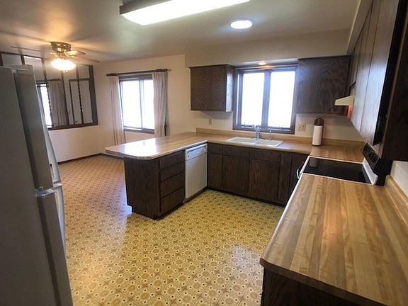 4th image of 221951 Birch Ln