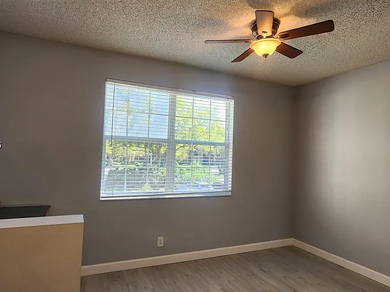 211 Mallory Ct #211 — Photo 20