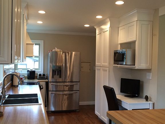3rd image of 1135 White Oak Dr