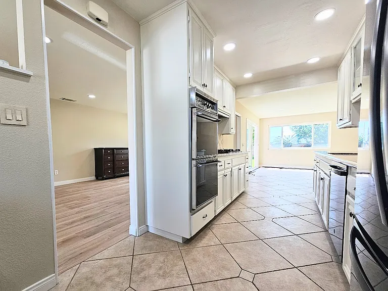 5424 Lodi St — Photo 10