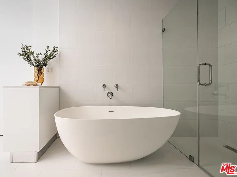 1264 N Harper Ave #Penthouse 1 — Photo 8