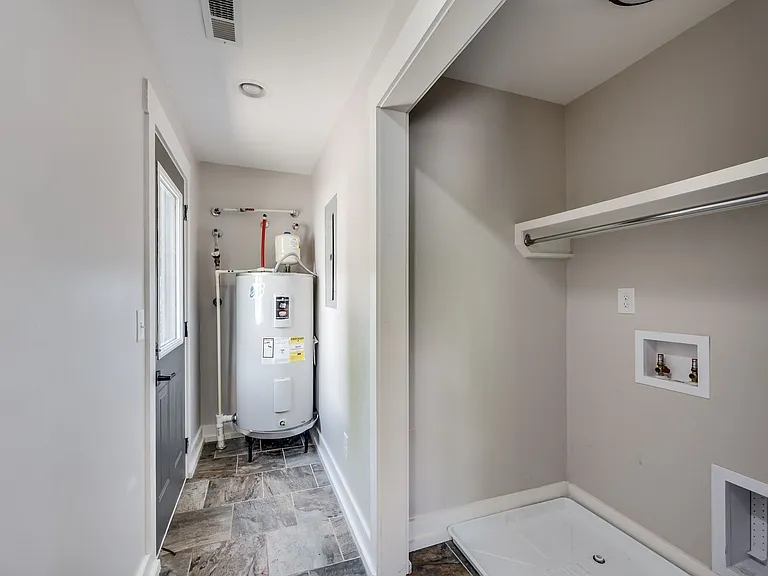 1421 Janie Ave — Photo 17