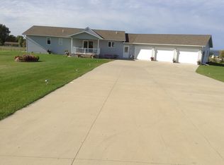 609 Sunset Dr, Devils Lake, ND 58301