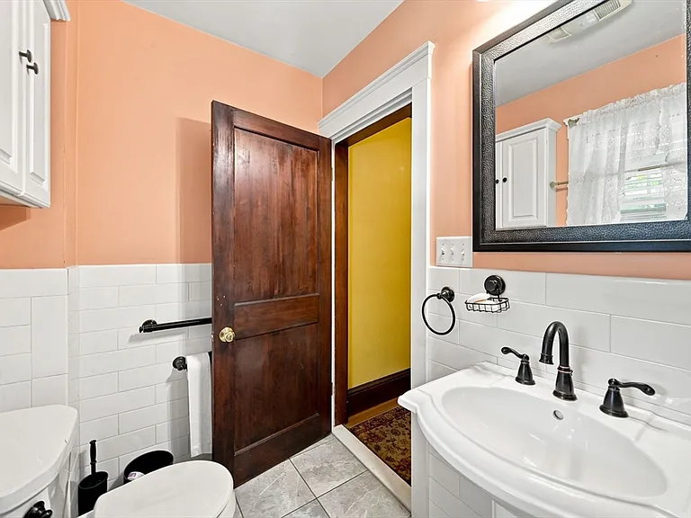 42 Norway Park — Photo 18