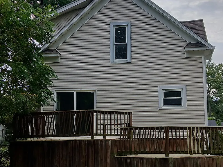 2037 Blades Ave — Photo 5