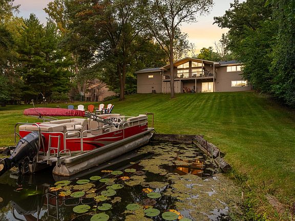 2nd image of 230 Maple Island Rd