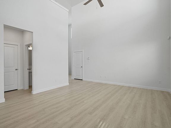 4th image of 31814 Autumn Spur Ln