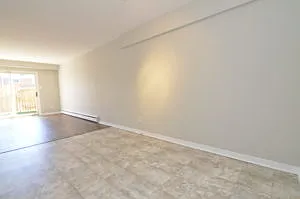 165 Arbour Glen Crescent London — Photo 3
