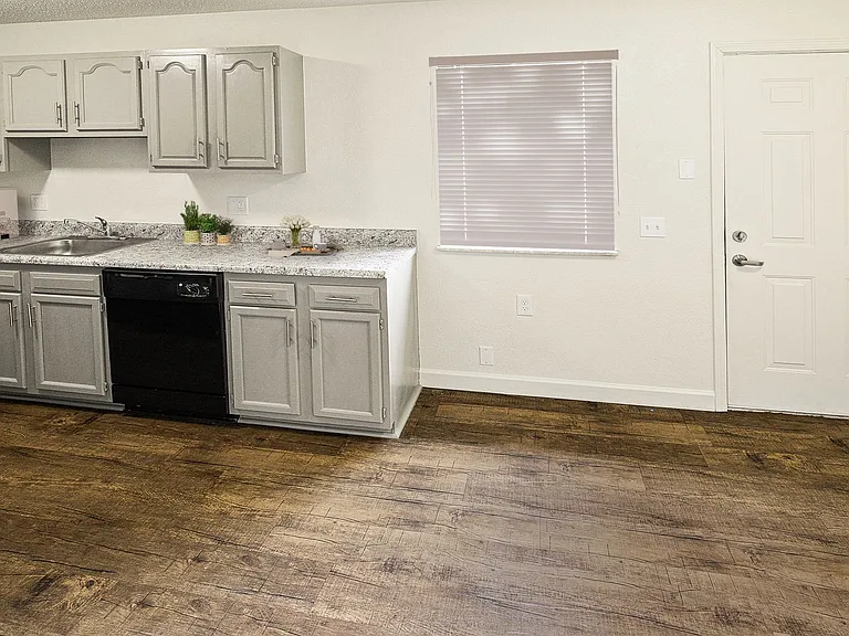 Metro Apartments At Bethalto — Photo 38