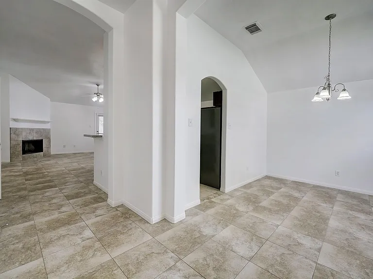 25407 Clover Ranch Dr — Photo 3